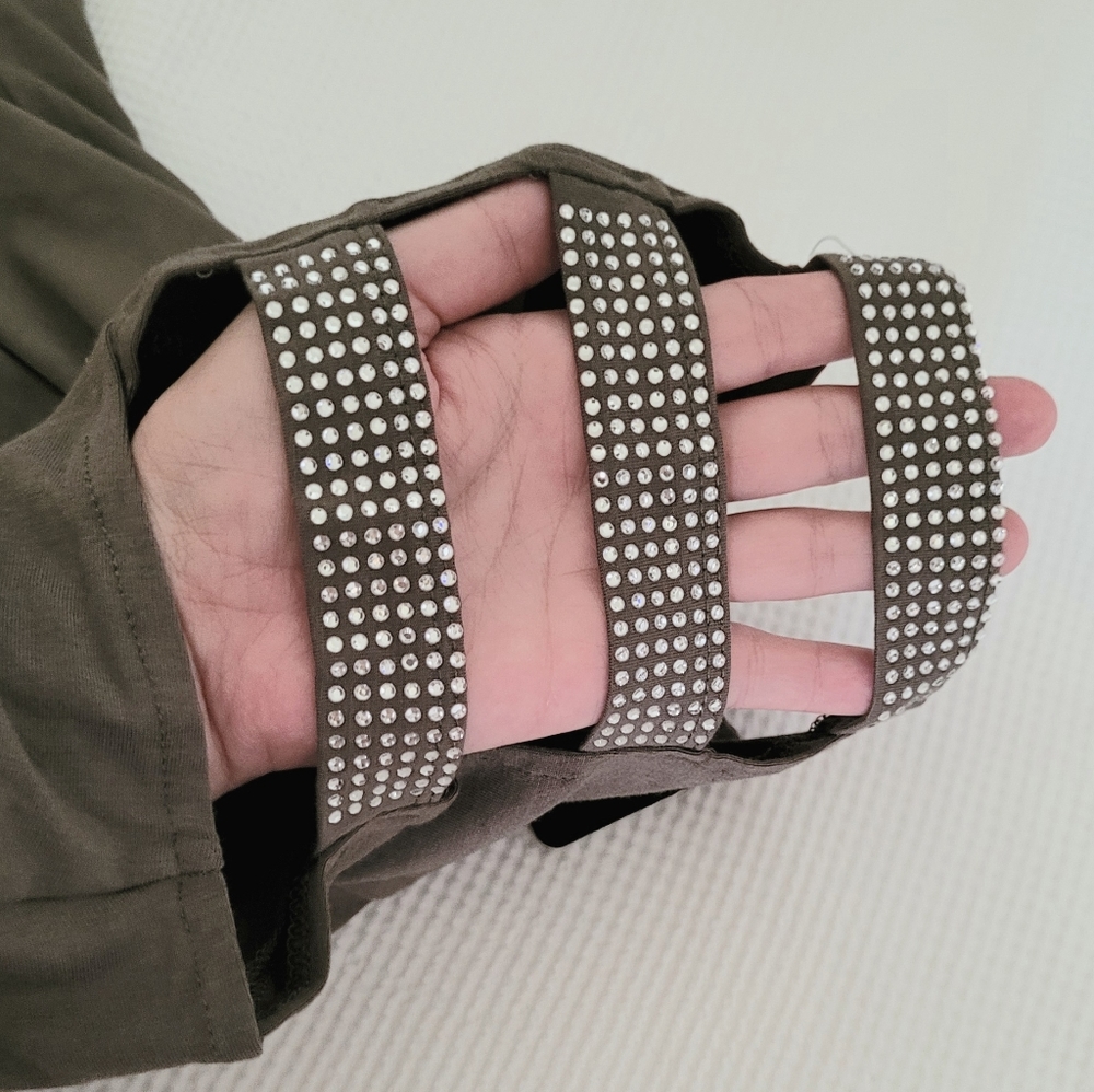 bebe Ivy Green💚 Top w/Cutout✂️ Sleeve Detail-NWT - Picture 3 of 14